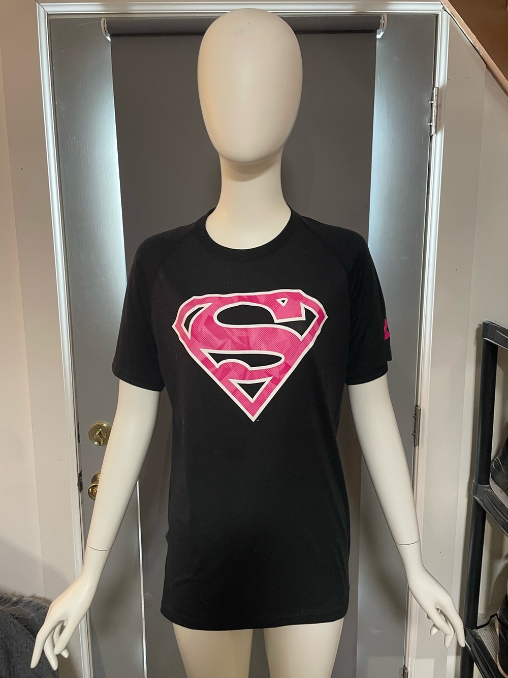 Rare Under Armour Super Women Loose Heat Gear Shirt Size Small Black